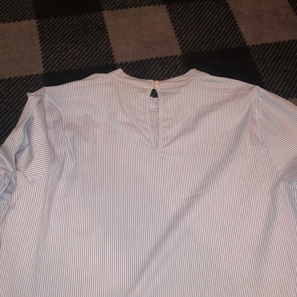 A cropped top with puffy arm sleeves. - Picture 5 of 5